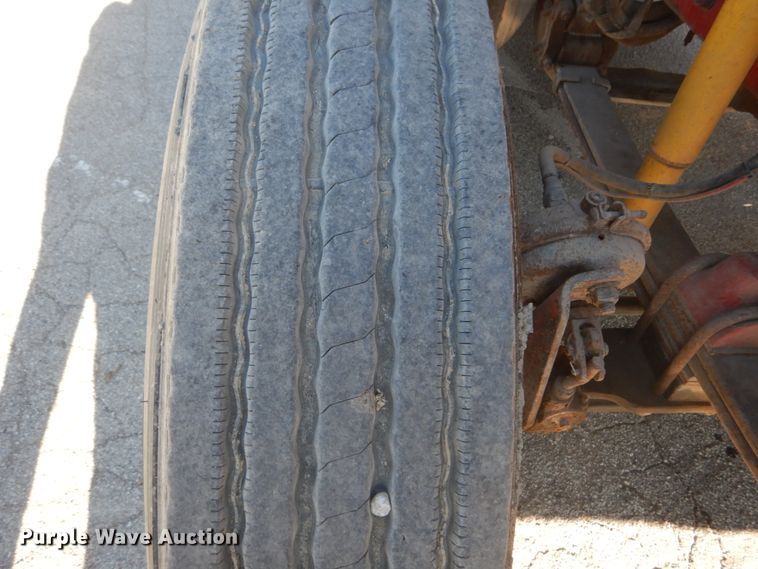 image for item DI1005 1999 Kenworth T800  semi truck