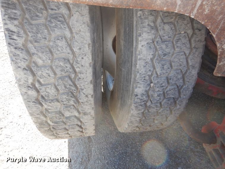 image for item DI1005 1999 Kenworth T800  semi truck