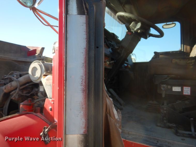 image for item DI1005 1999 Kenworth T800  semi truck