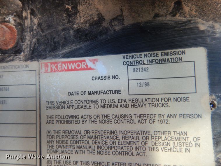 image for item DI1005 1999 Kenworth T800  semi truck