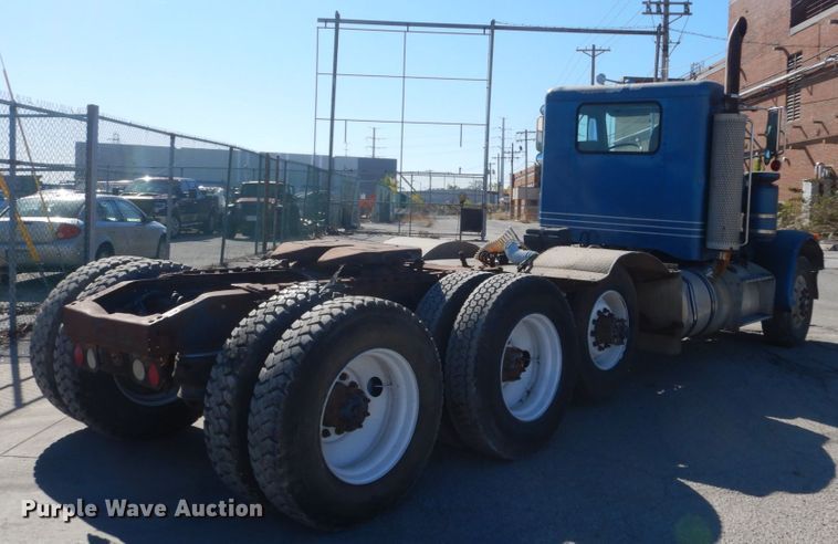 image for item DI1006 1988 Peterbilt 379  semi truck