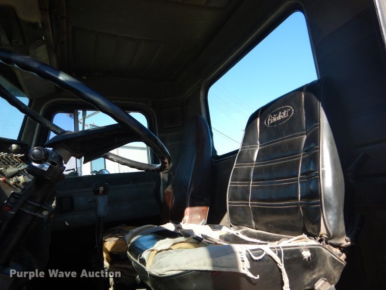 image for item DI1006 1988 Peterbilt 379  semi truck