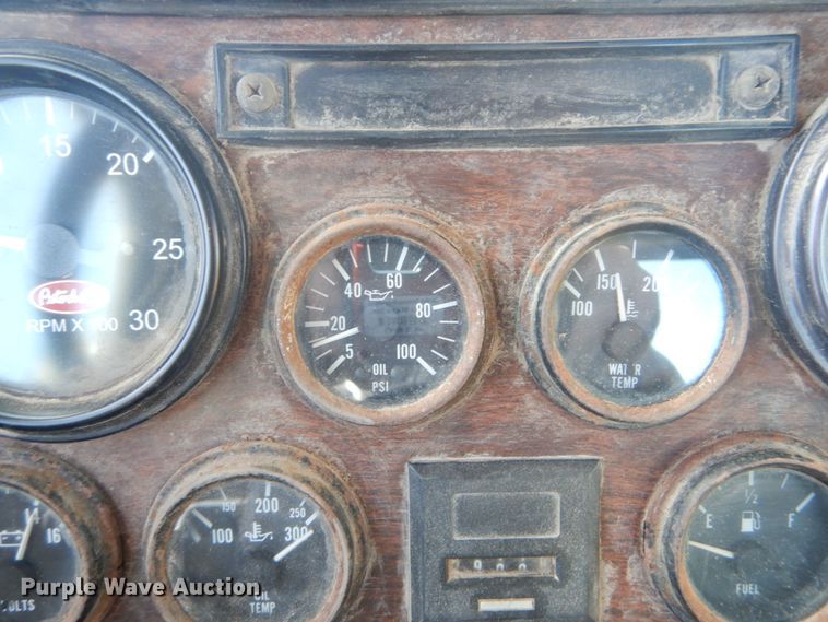 image for item DI1006 1988 Peterbilt 379  semi truck