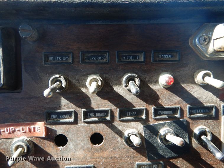 image for item DI1006 1988 Peterbilt 379  semi truck