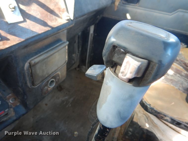 image for item DI1006 1988 Peterbilt 379  semi truck