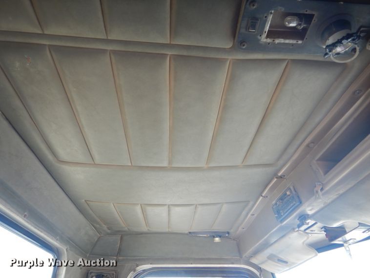 image for item DI1006 1988 Peterbilt 379  semi truck