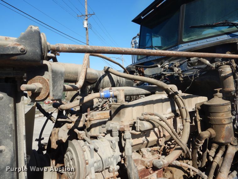 image for item DI1006 1988 Peterbilt 379  semi truck