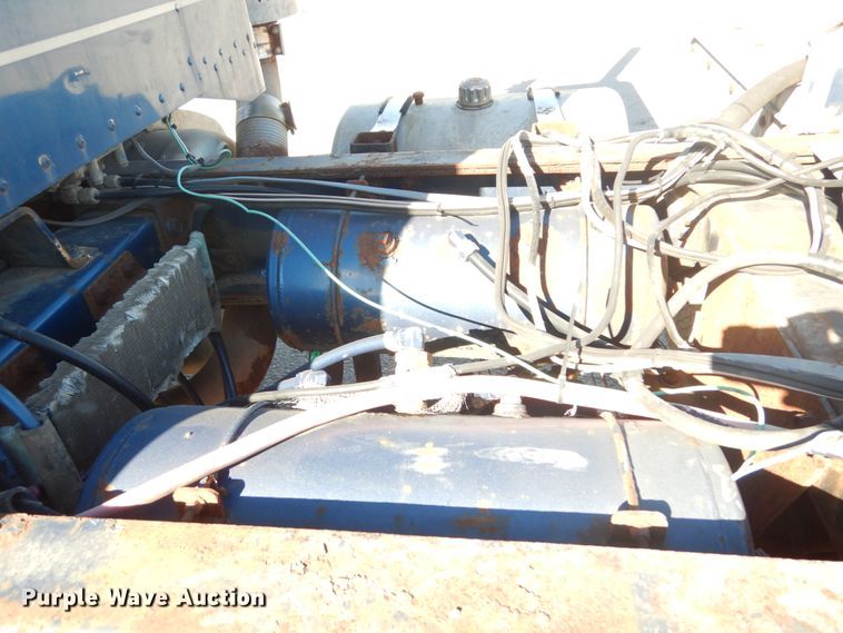 image for item DI1006 1988 Peterbilt 379  semi truck