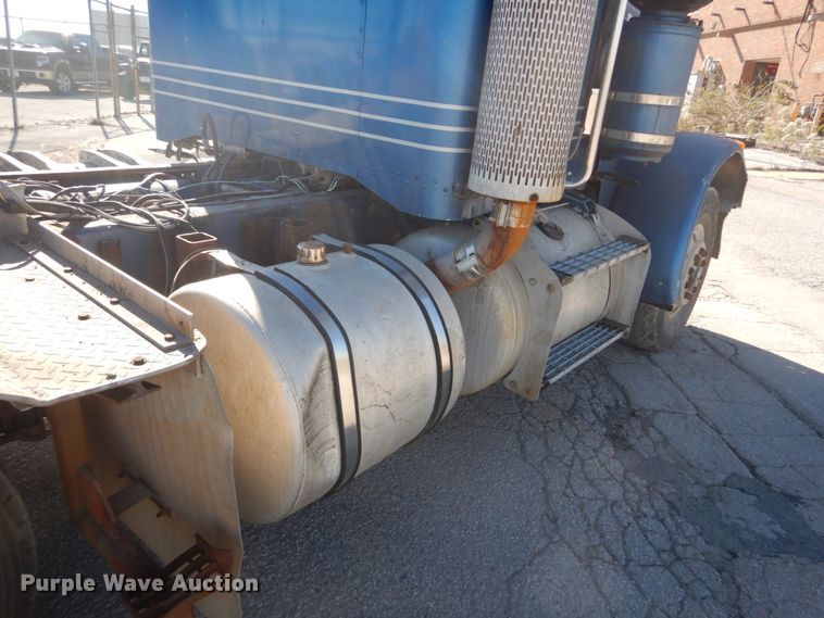 image for item DI1006 1988 Peterbilt 379  semi truck