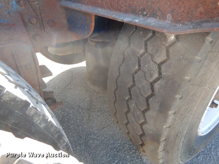 image for item DI1006 1988 Peterbilt 379  semi truck