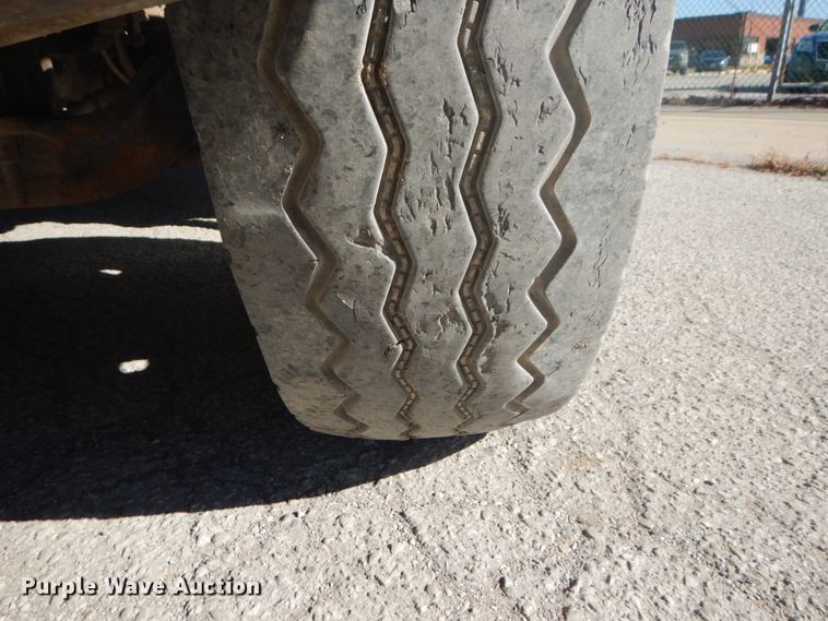 image for item DI1006 1988 Peterbilt 379  semi truck