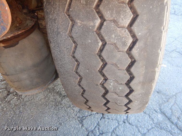 image for item DI1006 1988 Peterbilt 379  semi truck