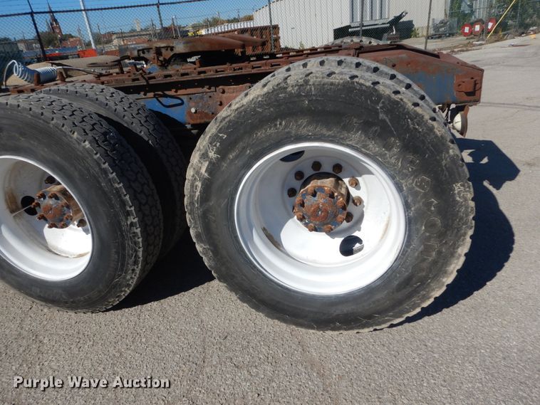 image for item DI1006 1988 Peterbilt 379  semi truck