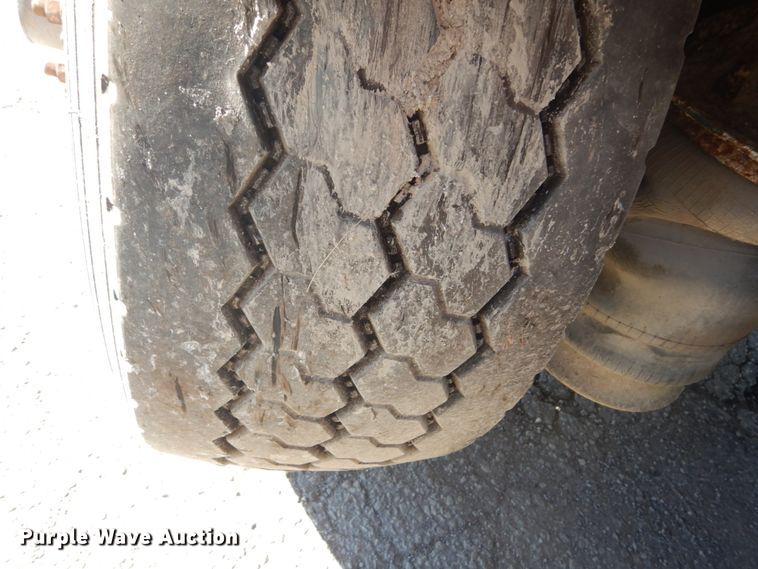 image for item DI1006 1988 Peterbilt 379  semi truck