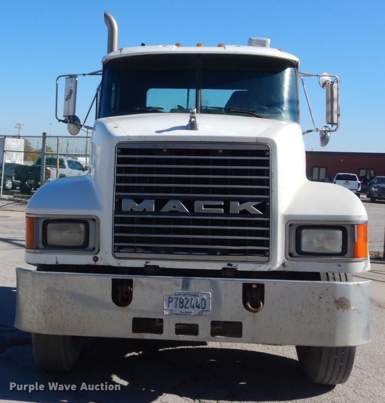 image for item DI1013 1999 Mack CH613  semi truck