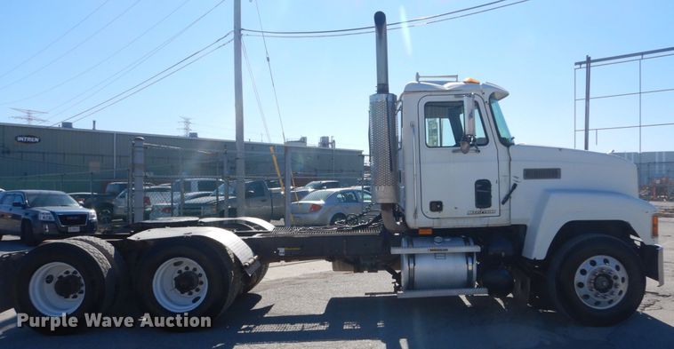 image for item DI1013 1999 Mack CH613  semi truck