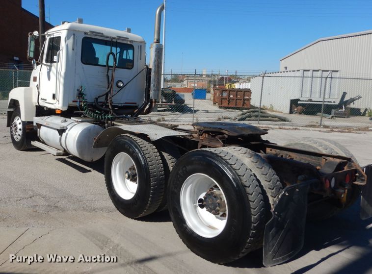 image for item DI1013 1999 Mack CH613  semi truck