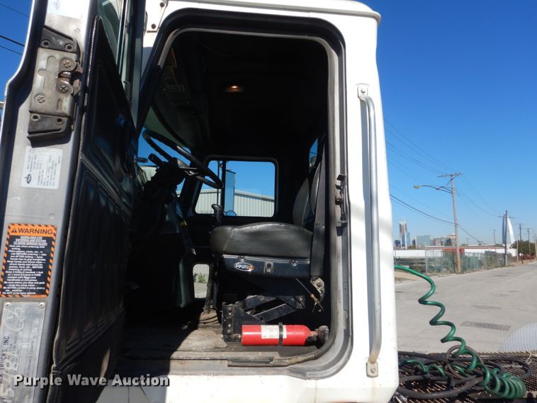 image for item DI1013 1999 Mack CH613  semi truck