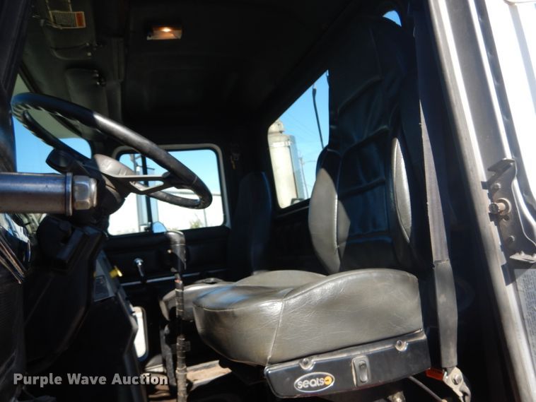 image for item DI1013 1999 Mack CH613  semi truck