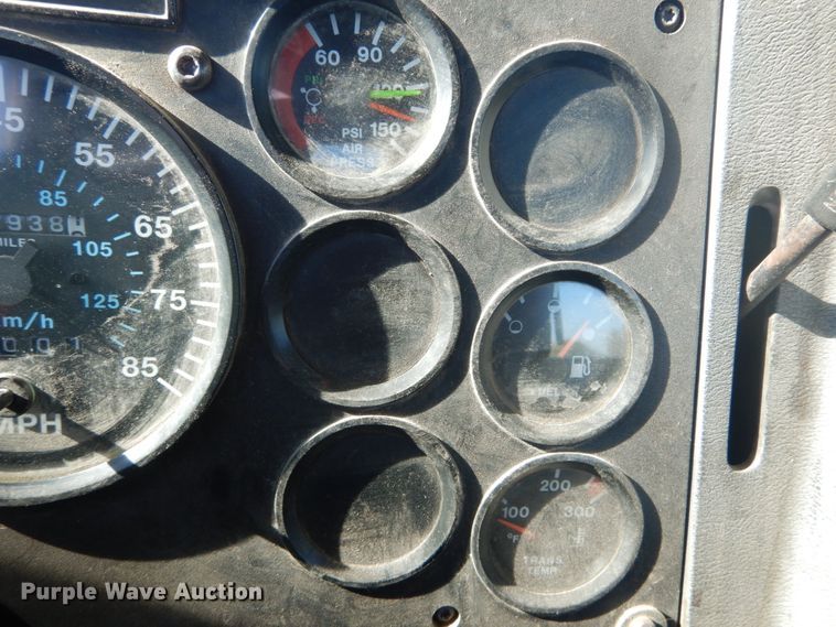 image for item DI1013 1999 Mack CH613  semi truck