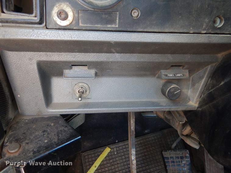 image for item DI1013 1999 Mack CH613  semi truck