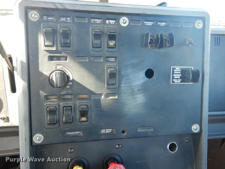 image for item DI1013 1999 Mack CH613  semi truck