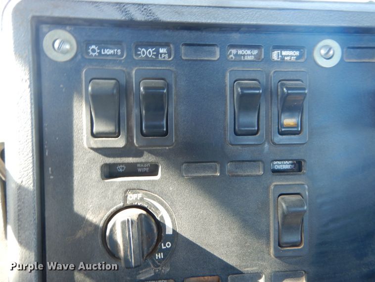 image for item DI1013 1999 Mack CH613  semi truck