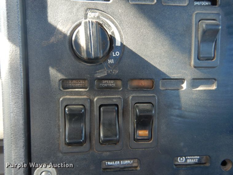 image for item DI1013 1999 Mack CH613  semi truck