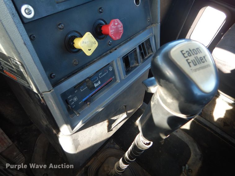 image for item DI1013 1999 Mack CH613  semi truck