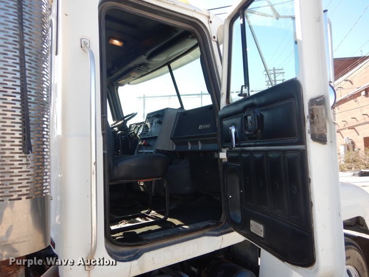 image for item DI1013 1999 Mack CH613  semi truck