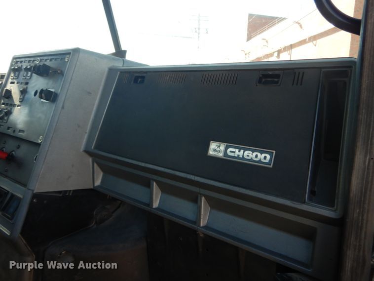 image for item DI1013 1999 Mack CH613  semi truck