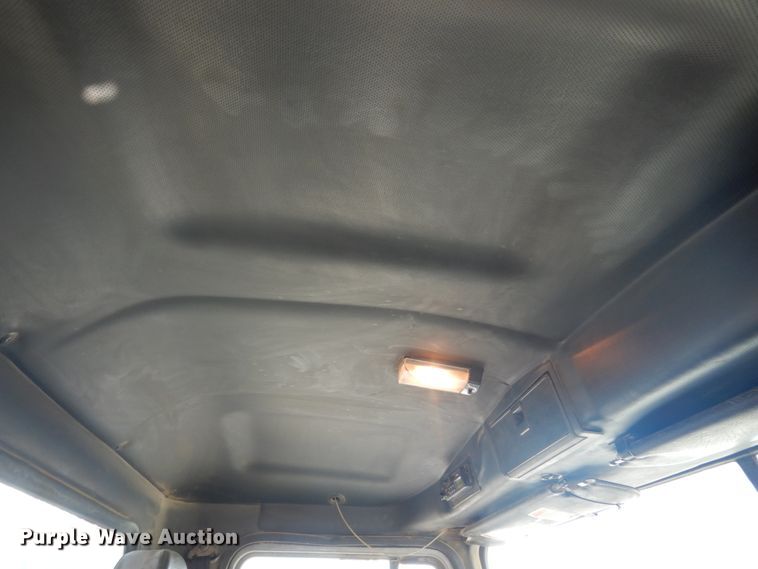 image for item DI1013 1999 Mack CH613  semi truck