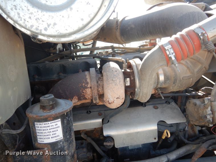 image for item DI1013 1999 Mack CH613  semi truck