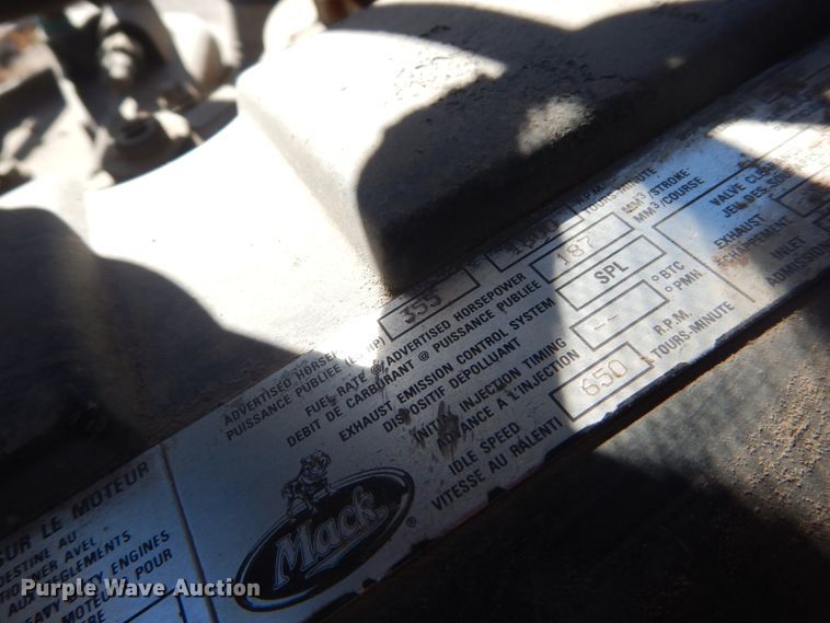 image for item DI1013 1999 Mack CH613  semi truck