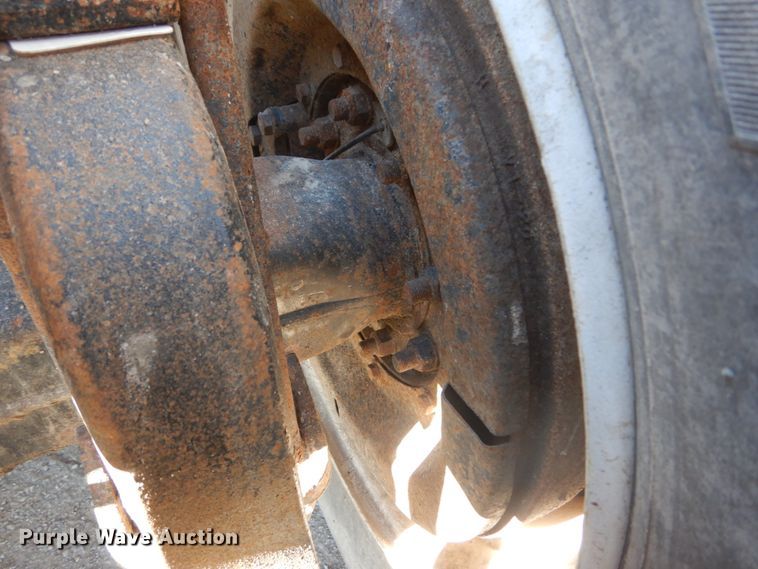 image for item DI1013 1999 Mack CH613  semi truck