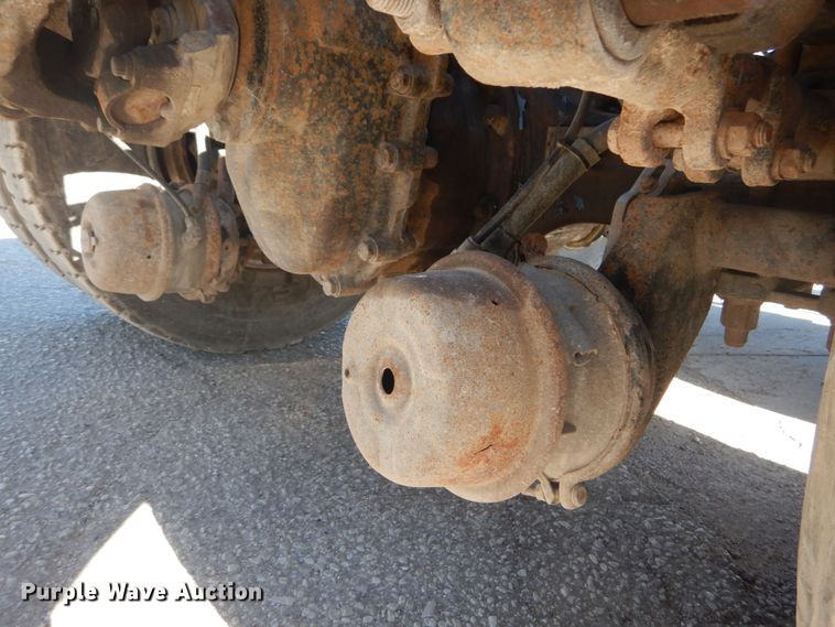 image for item DI1013 1999 Mack CH613  semi truck