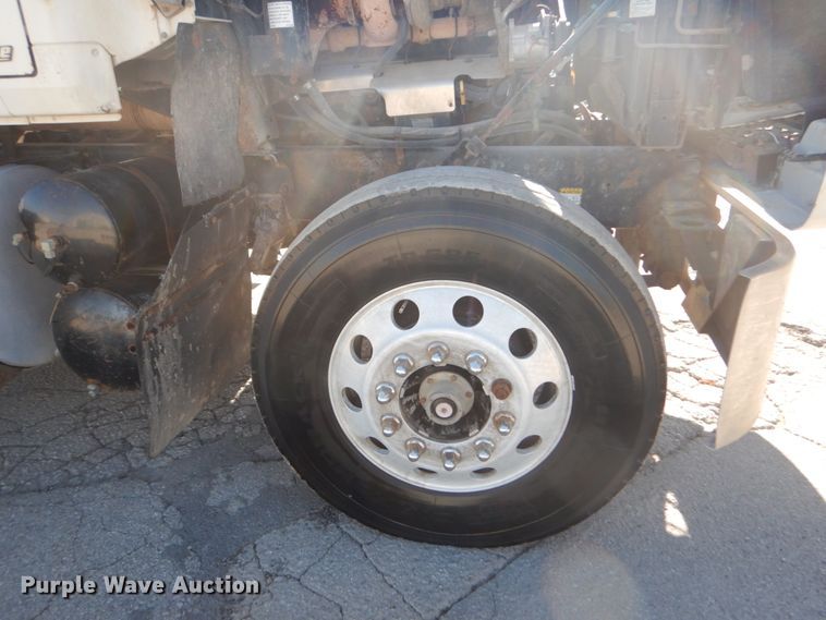 image for item DI1013 1999 Mack CH613  semi truck