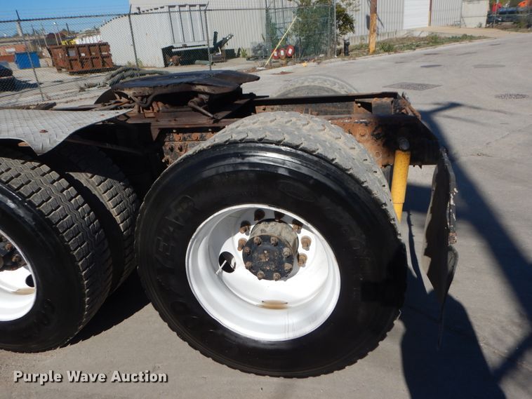 image for item DI1013 1999 Mack CH613  semi truck