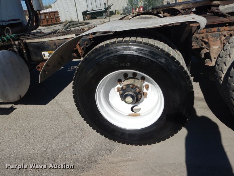 image for item DI1013 1999 Mack CH613  semi truck
