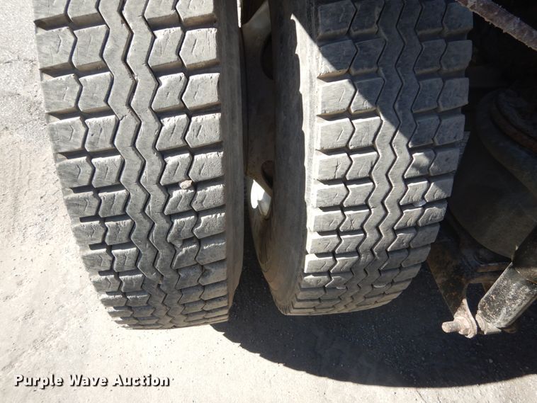 image for item DI1013 1999 Mack CH613  semi truck