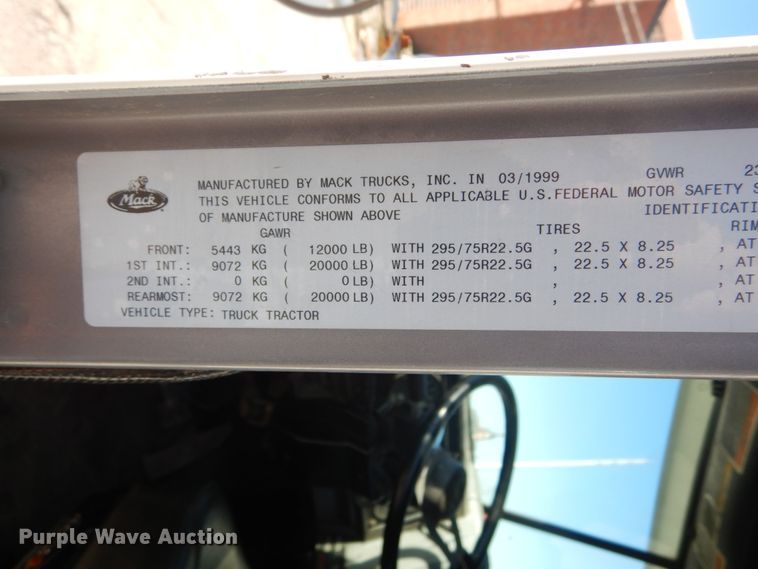 image for item DI1013 1999 Mack CH613  semi truck