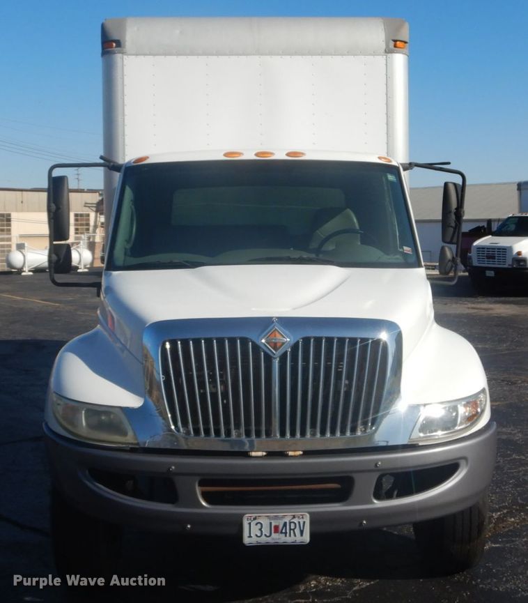 image for item DI1053 2006 International 4400  box truck