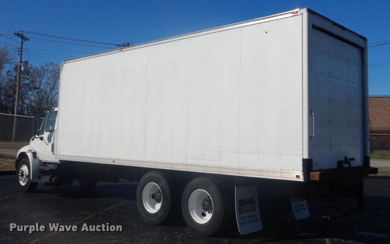 image for item DI1053 2006 International 4400  box truck