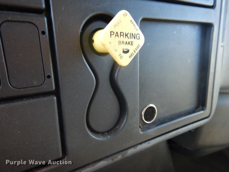 image for item DI1053 2006 International 4400  box truck