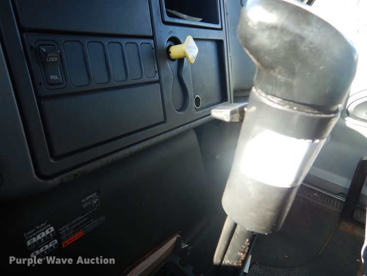 image for item DI1053 2006 International 4400  box truck