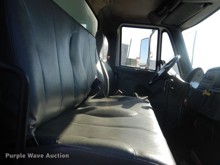 image for item DI1053 2006 International 4400  box truck