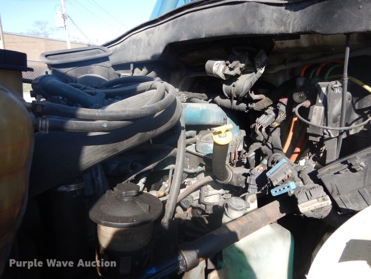 image for item DI1053 2006 International 4400  box truck