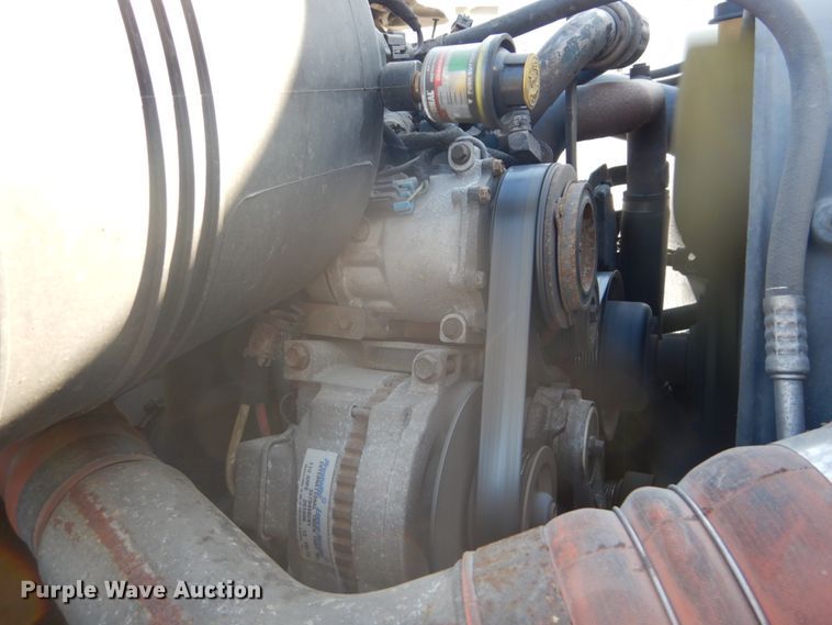 image for item DI1053 2006 International 4400  box truck