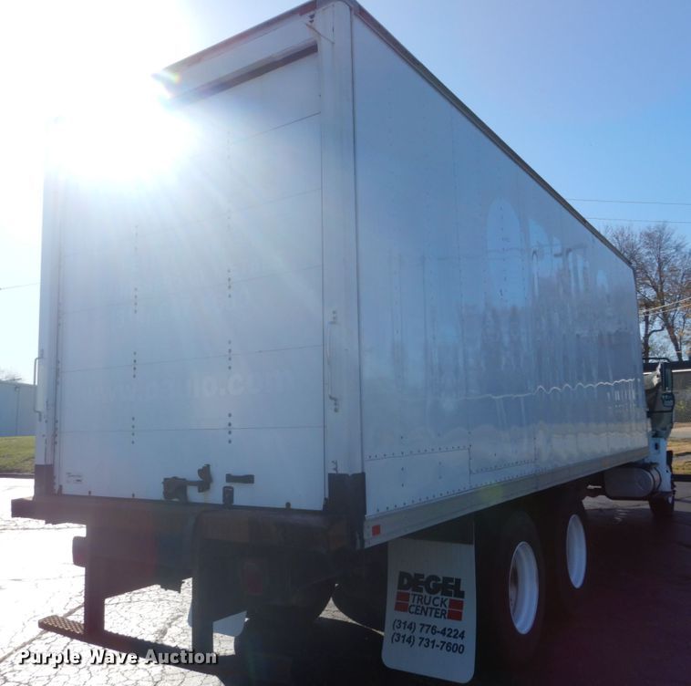 image for item DI1053 2006 International 4400  box truck