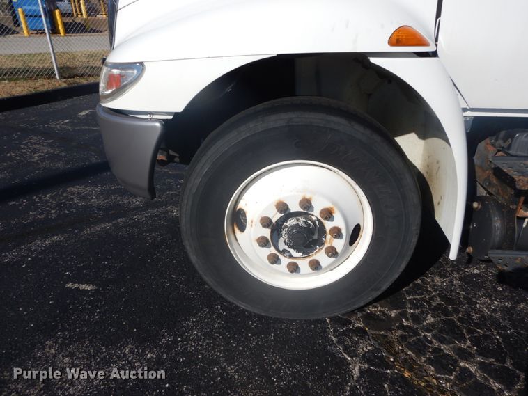 image for item DI1053 2006 International 4400  box truck